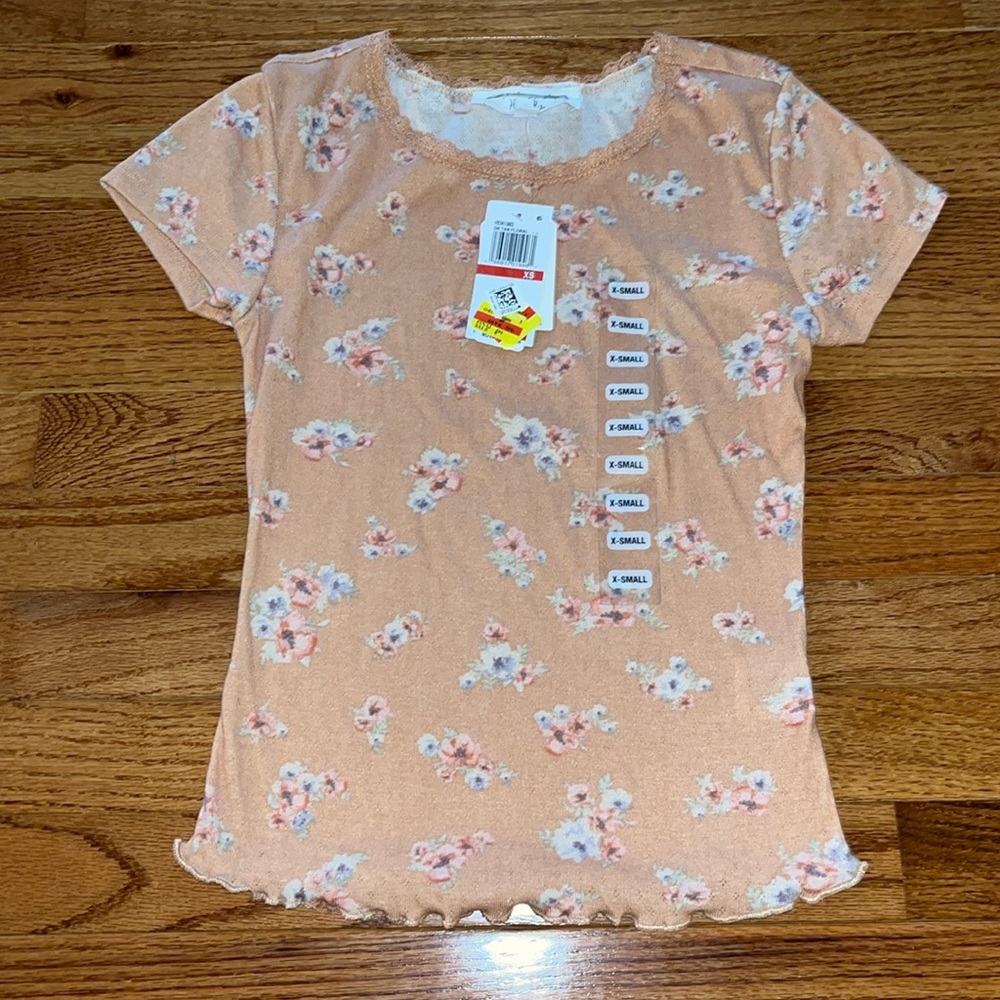 HIPPIE ROSE SHIRT XS. This is a dark tan floral color.